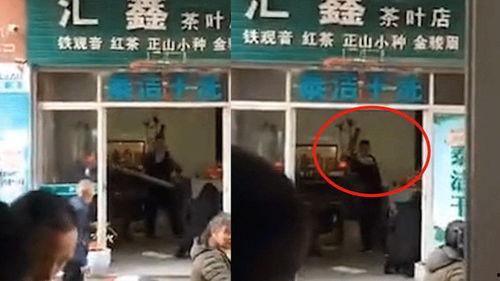 网友爆料殴打男生视频,网友曝光殴打男生现场惊心动魄